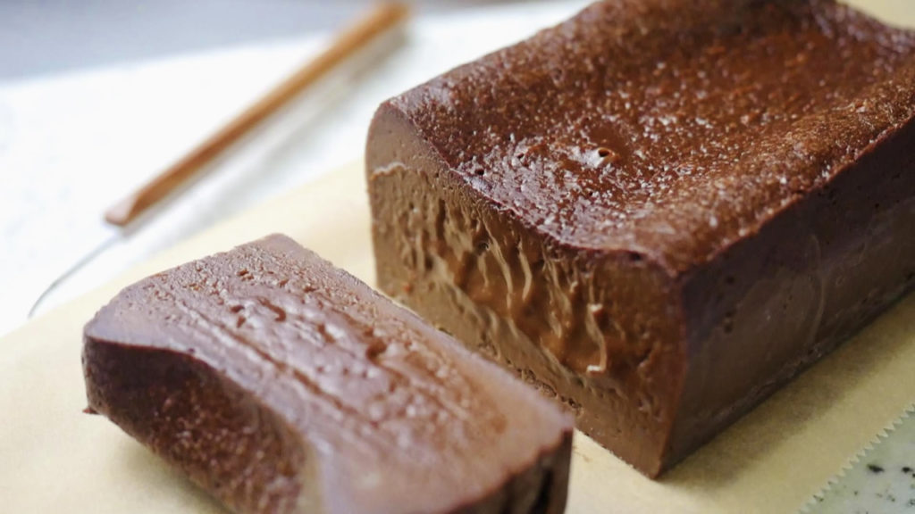 炊飯器でとろける濃厚チョコケーキ【ホットケーキミックスと板チョコで簡単】